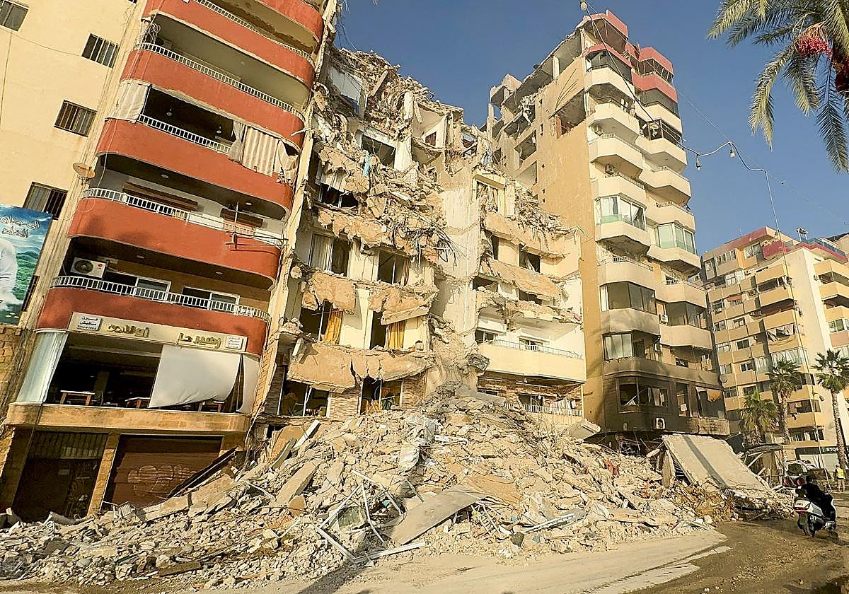 Edificio destruido en Tyre, al sur del Líbano, por un bombardeo israelí