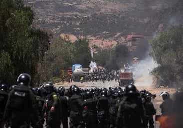 El presidente denuncia que tres cuarteles militares han sido tomados por los seguidores de Evo Morales