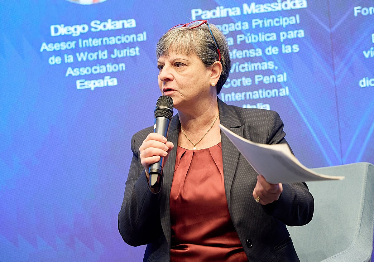 La abogada principal de la Oficina para la Defensa de las Víctimas ante la CPI, Paolina Massida, durante su intervención en el foro