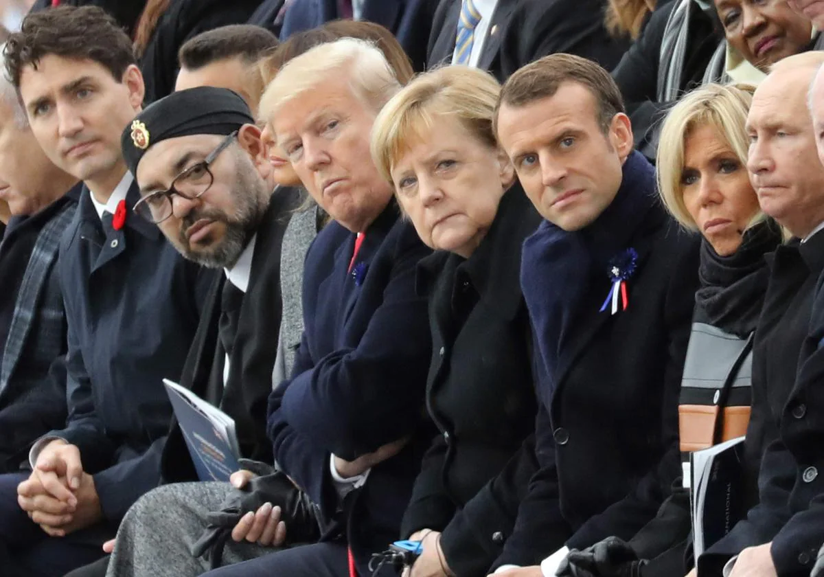 El rey marroquí Mohammed VI, el presidente estadounidense, Donald Trump, la canciller alemana, Angela Merkel, el presidente francés, Emmanuel Macron, y su esposa, Brigitte Macron y el presidente ruso, Vladimir Putin en una ceremonia en el Arco del Triunfo en 2018