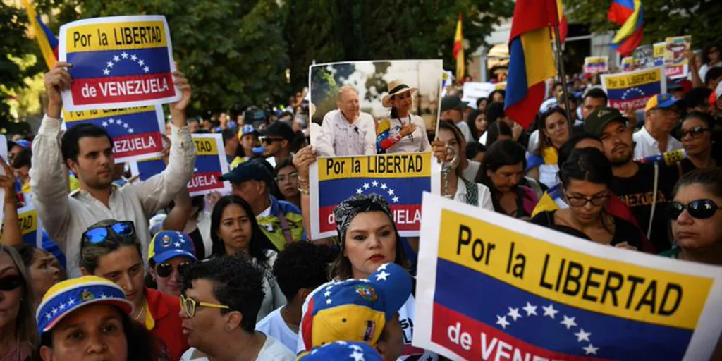 Two Spaniards are among the first group of political prisoners released by Maduro this Saturday