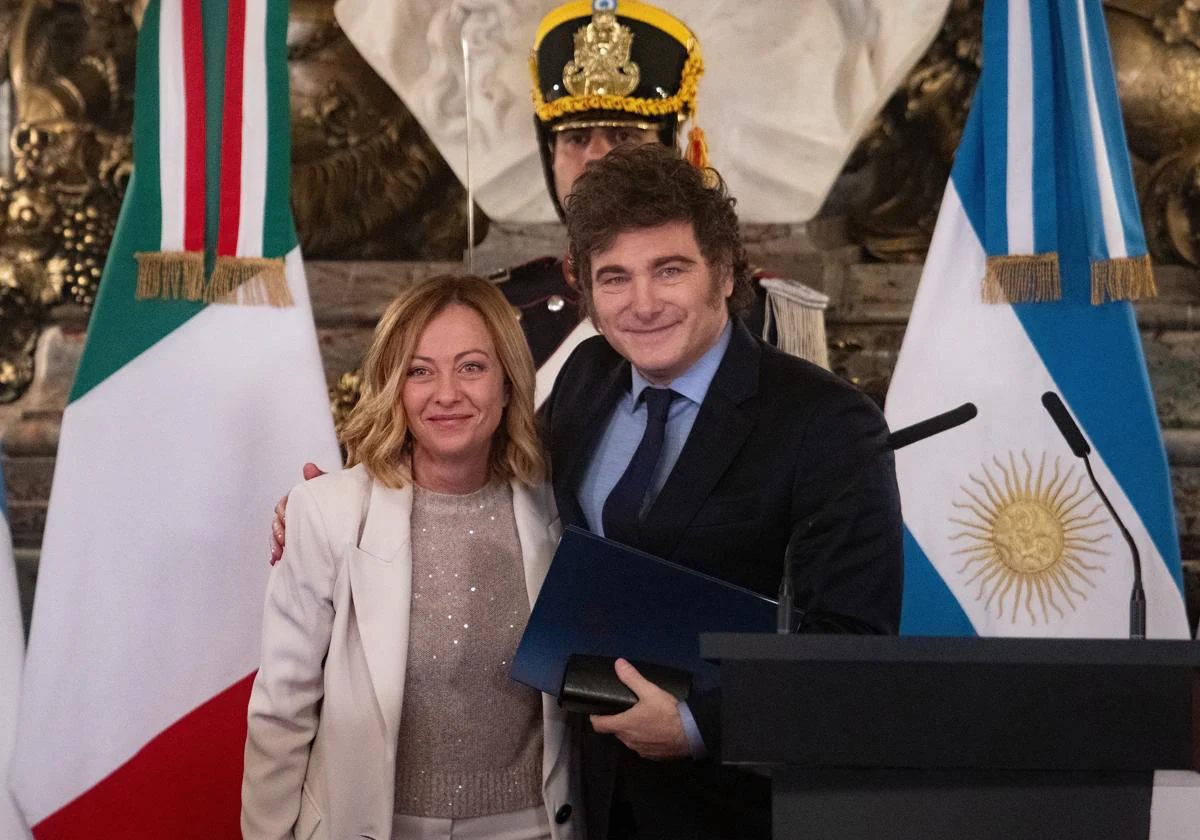 La primera ministra italiana, Giorgia Meloni, y el presidente argentino, Javier Milei