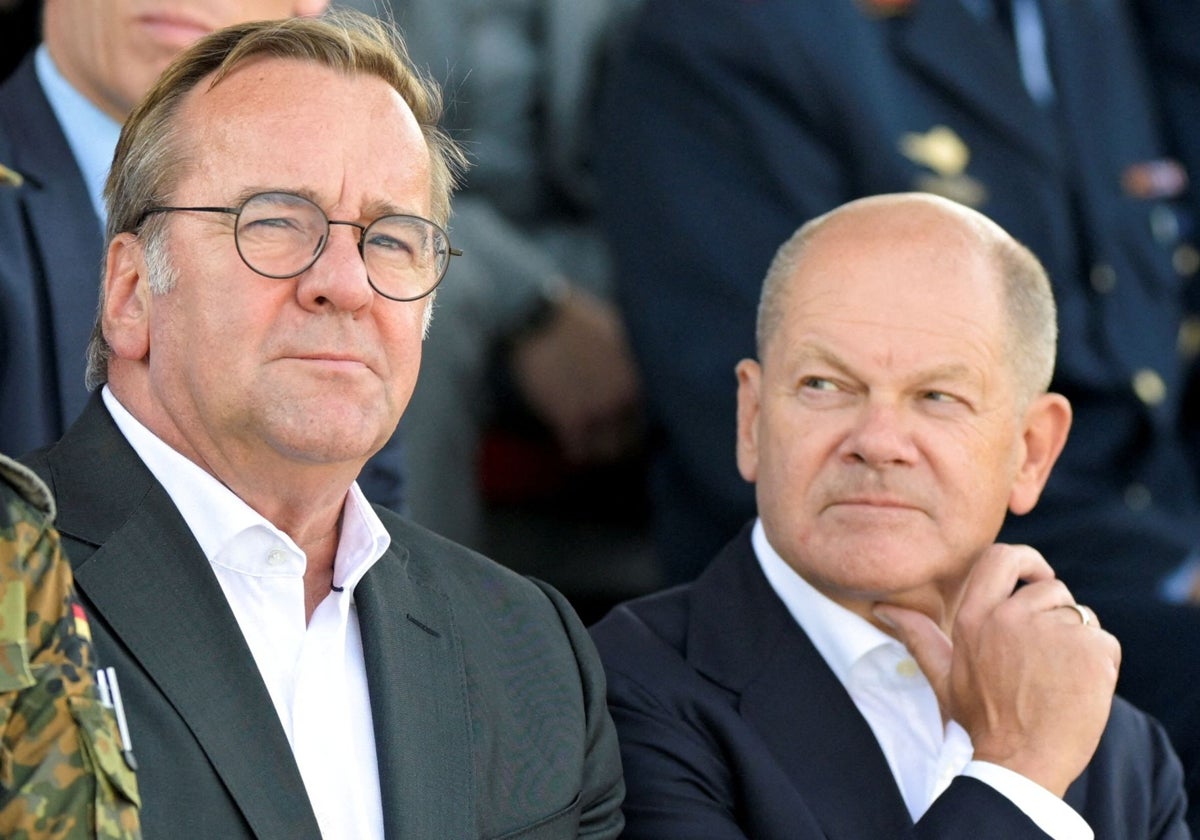 El canciller alemán Olaf Scholz y el ministro de Defensa Boris Pistorius