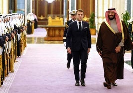 Macron y el príncipe heredero saudí firman una alianza estratégica y llaman a elecciones en Líbano