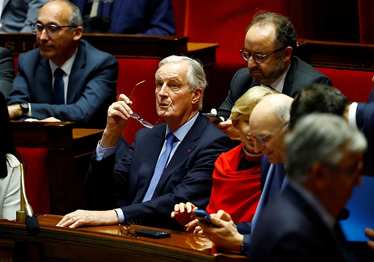 El primer ministro francés, Michel Barnier durante la moción de censura contra su gobierno, en la Asamblea Nacional, en París