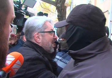 La Policía de Georgia detiene al líder del partido opositor tras una redada en su sede