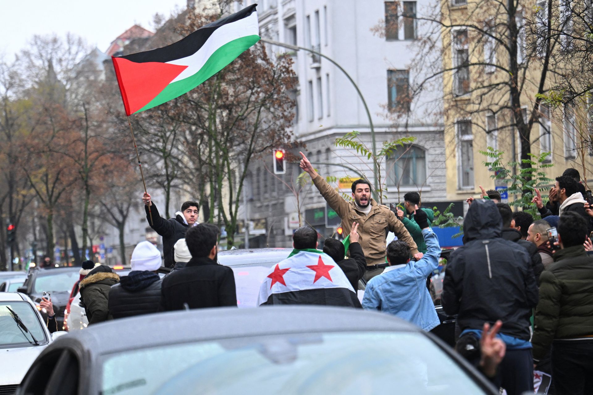 Sirios en Berlín celebran la caída de Assad