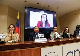 Edmundo González y María Corina Machado exhiben su fortaleza a un mes de la investidura en Venezuela