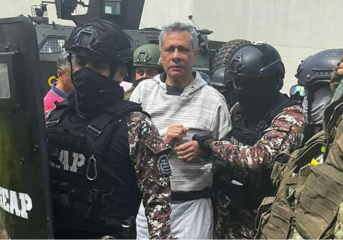 El exvicepresidente Jorge Glas el pasado mes de abril cuando fue sacado de la Embajada de México en Quito y detenido