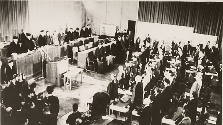 ste conjunto de juicios (en la foto, uno celebrado en 1963) sentó jurisprudencia sobre el hecho de que, bajo la ley alemana, cualquier involucrado en los crímenes nazis era también enjuiciable