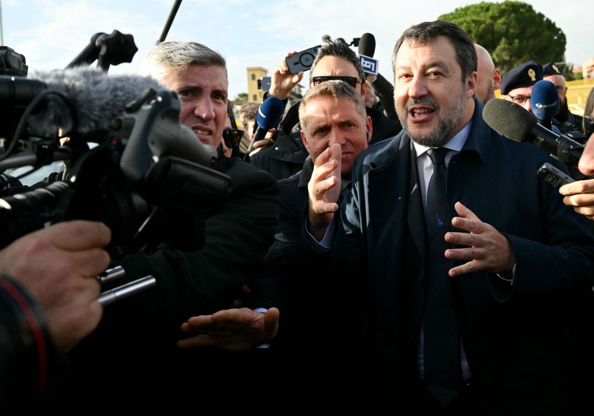 El viceprimer ministro italiano, Matteo Salvini, llega llega a la Sala del Búnker de la prisión de Pagliarelli en Palermo