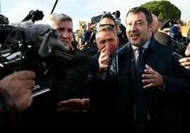 Salvini, a la espera de recibir el veredicto del juicio por bloquear el rescate de inmigrantes en el mar