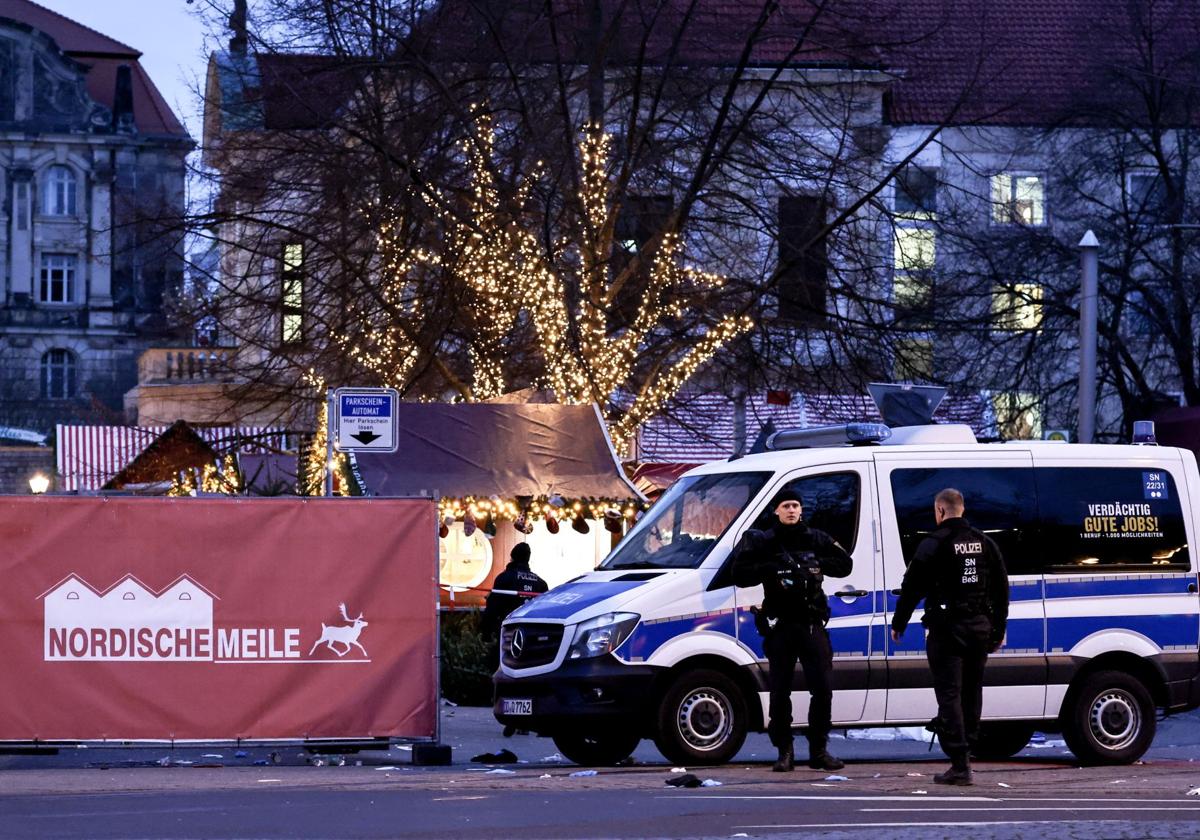 La policía acordona la zona tras el atropello masivo en un mercadillo navideño de Magdeburgo, Alemania