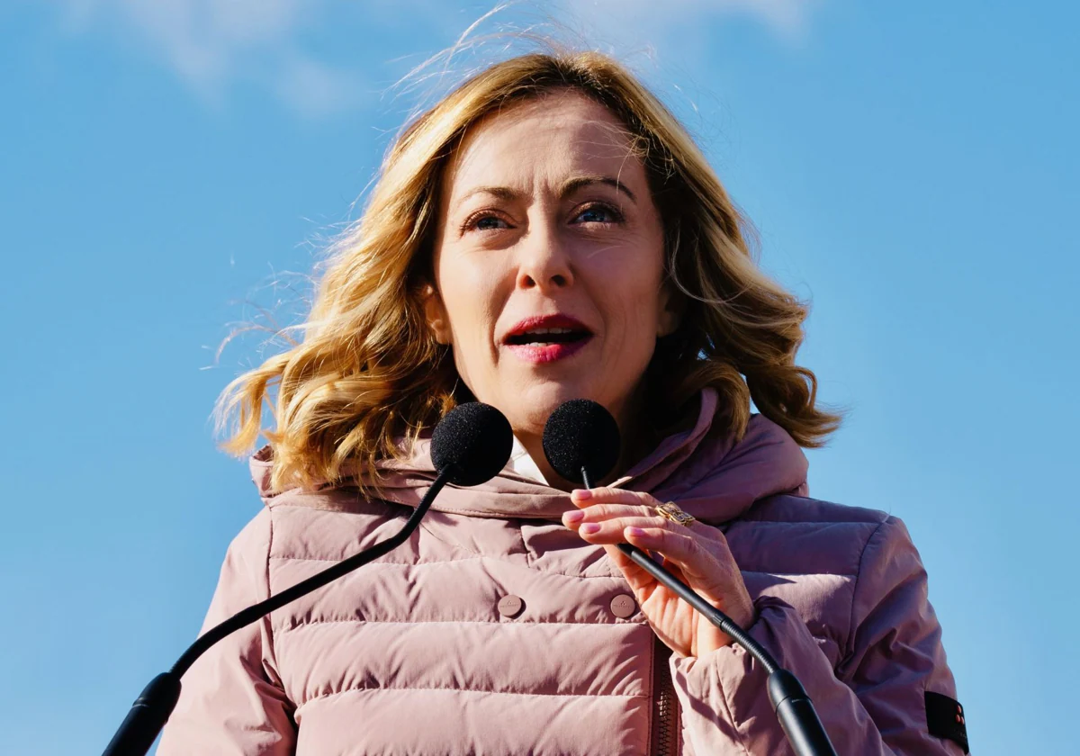 La primera ministra italiana, Giorgia Meloni , en la inauguración hoy de la nueva Plaza Pia, un enorme espacio peatonal que une la ciudad con la Plaza de San Pedro del Vaticano