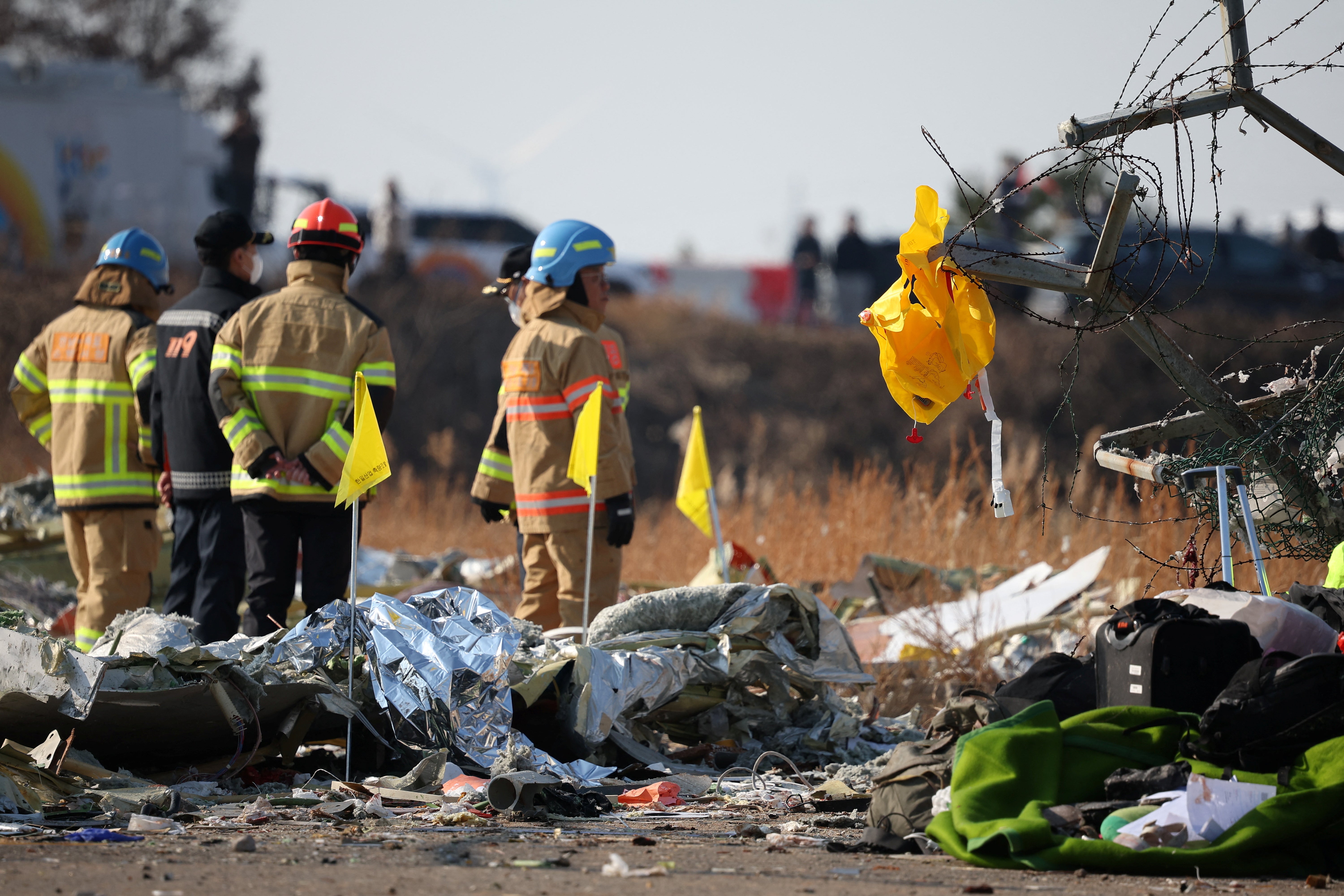 Las imágenes tras el accidente de avión con 181 pasajeros en Corea del Sur