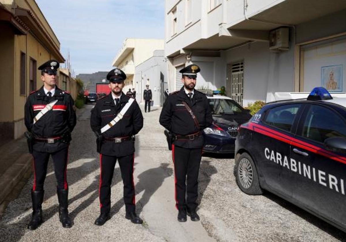 Un hombre esconde el cadáver de su padre en un edredón para cobrar su  pensión durante más de un año