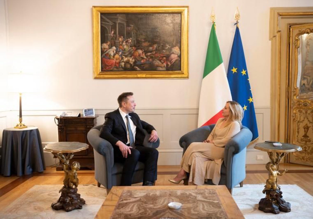 La primera ministra italiana, Giorgia Meloni, recibió al magnate Elon Musk en el Palacio Chigi en junio