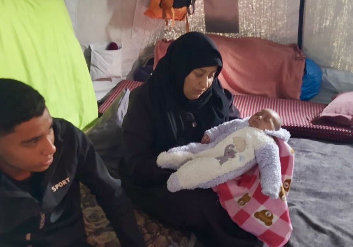 Fátima, madre de cinco hijos desplazada del norte de la Franja a la Ciudad de Gaza