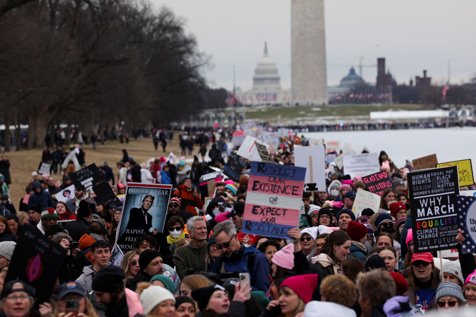 Miles de personas se manifiestan contra Trump en Washington