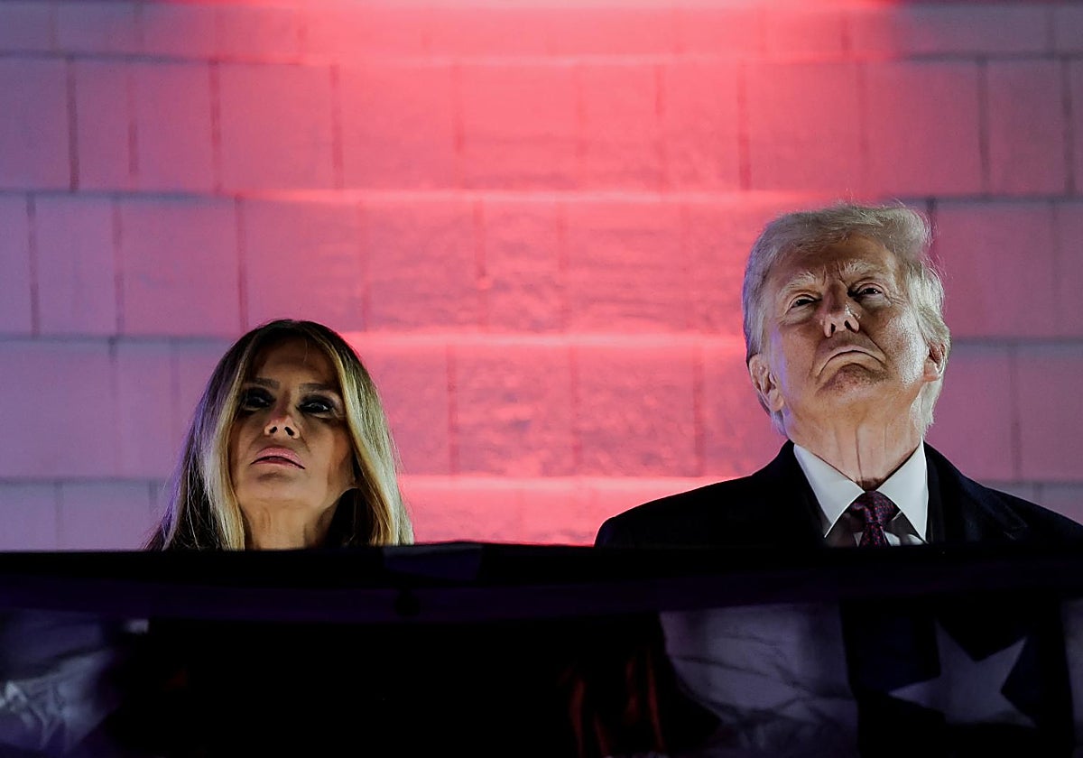 Donald Trump y su esposa, Melania, viven este lunes su segunda vuelta a la Casa Blanca
