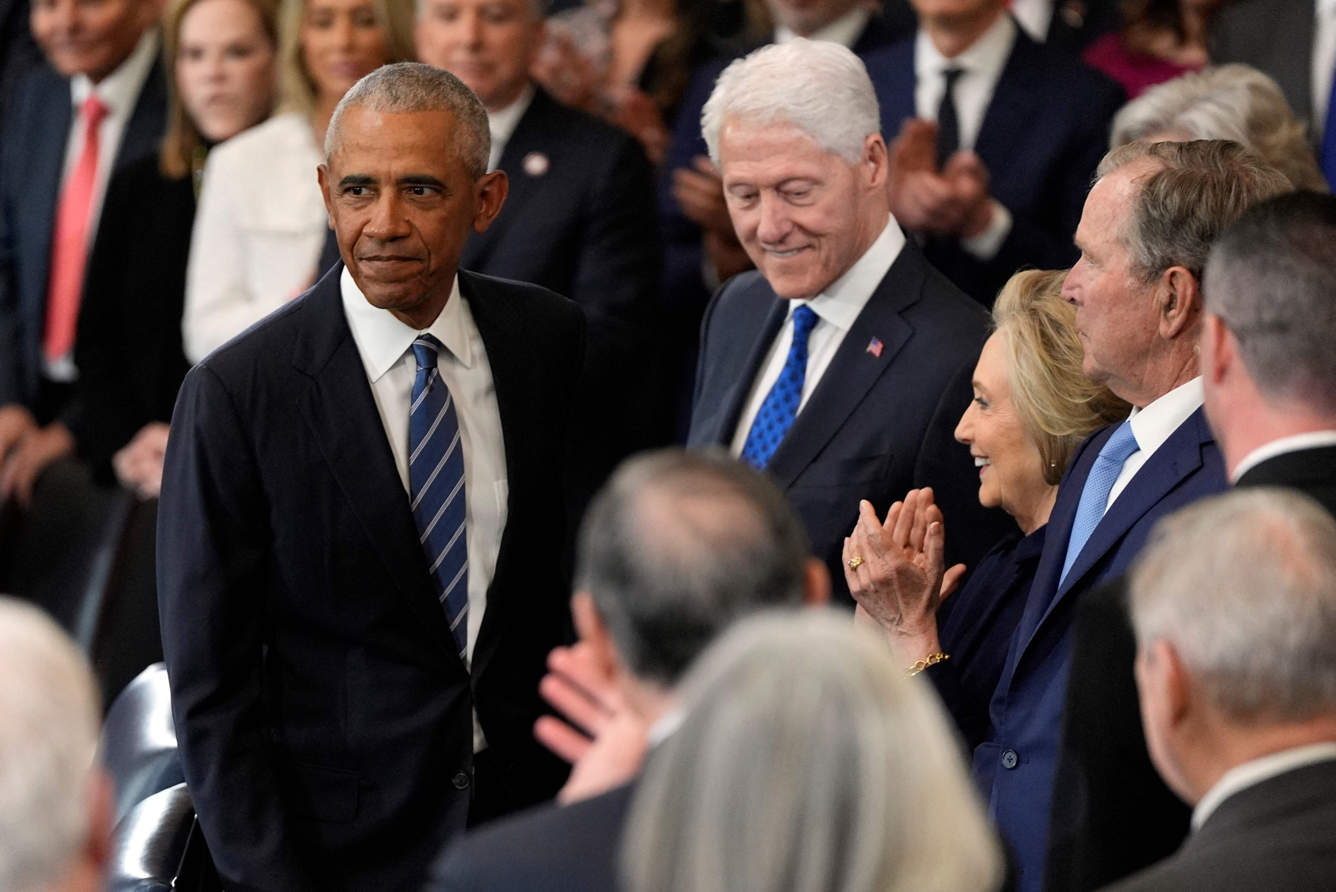 Los expresidentes estadounidenses Barack Obama, Bill Clinton, la exsecretaria de Estado Hillary Clinton y el expresidente George W. Bush y su esposa Laura Bush llegan a la ceremonia de inauguración donde Donald Trump prestará juramento como el 47º presidente.