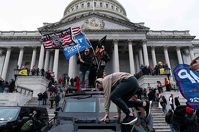Devlyn Thompson Los 1.600 indultos de Donald Trump: líderes de milicias radicales ...