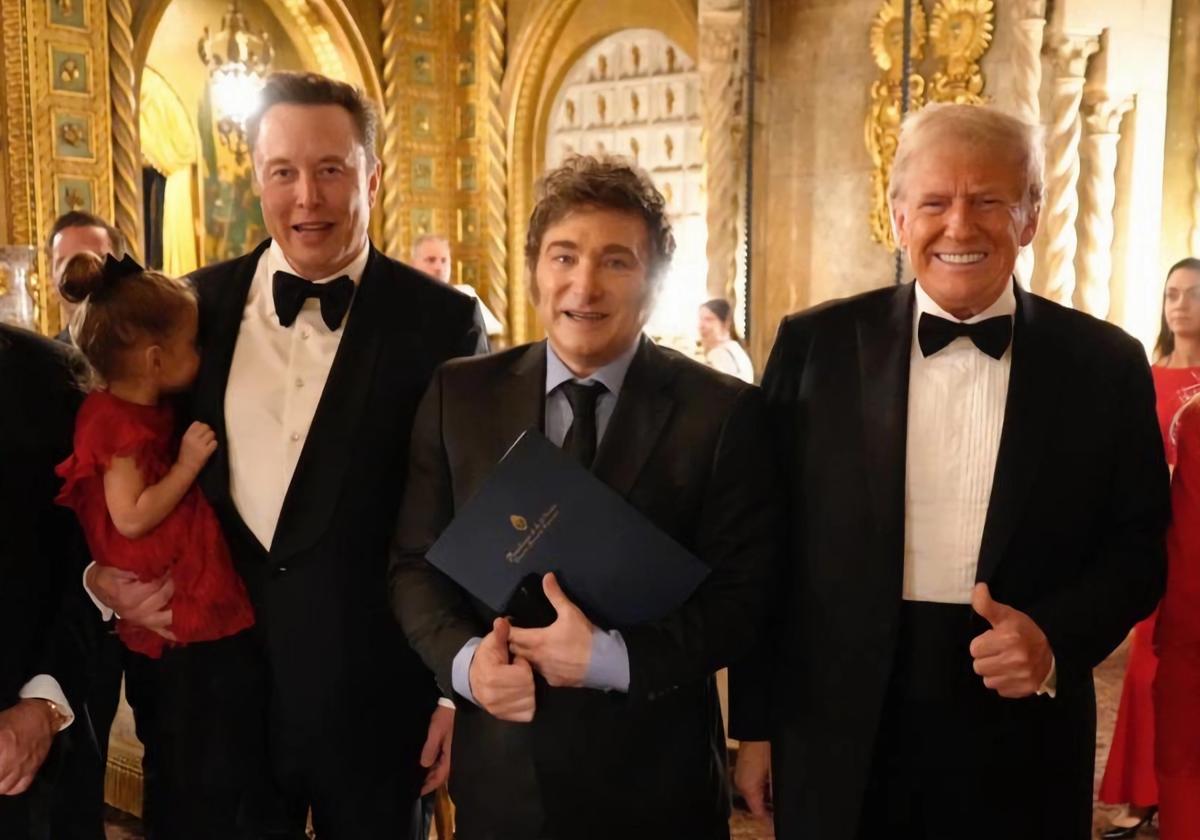 Foto de archivo de Elon Musk, Javier Milei y Donald Trump