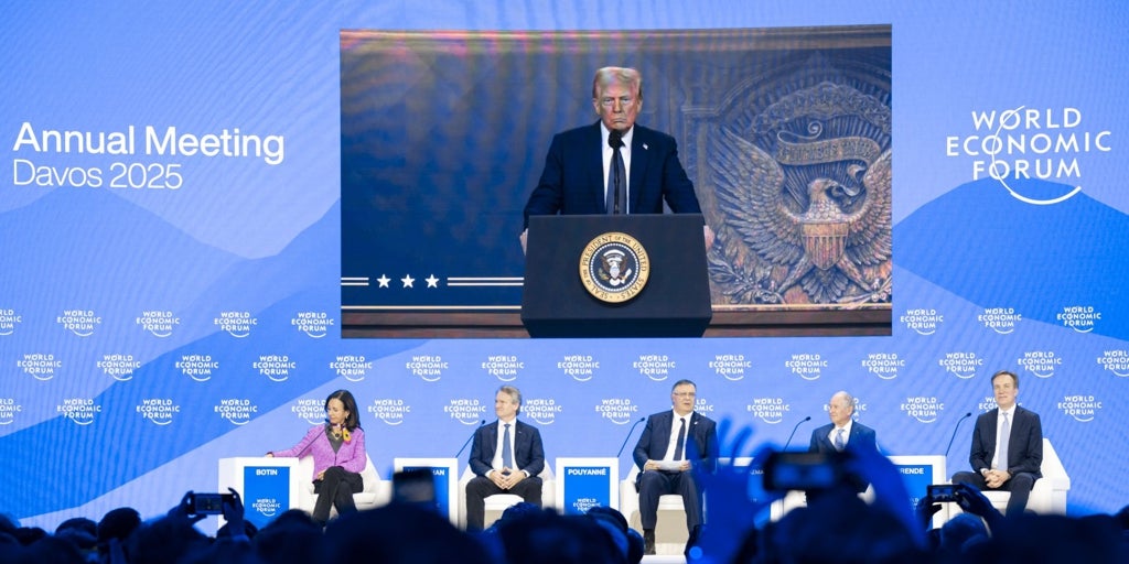 Trump, al ataque en Davos: «Mi mensaje al mundo: o hacéis vuestros productos en América o pagáis aranceles»