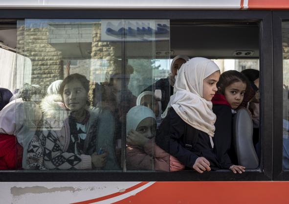 Imagen secundaria 1 - Las mujeres son las grandes damnificadas en un gobierno radical islamista.
