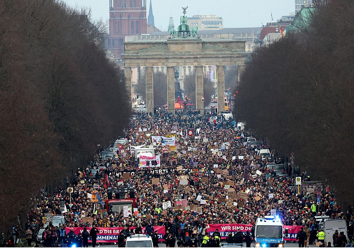 Protestas contra la cooperación entre los demócrata-cristianos y el partido ultraderechista AfD en Berlí