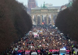 Multitudinaria manifestación exige en Berlín mantener el cordón sanitario contra la extrema derecha