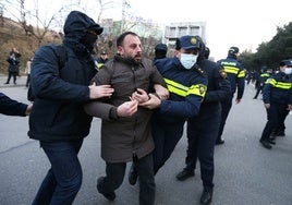 Detenidos dos líderes opositores y una veintena de manifestantes en una nueva serie de protestas proeuropeas en Georgia