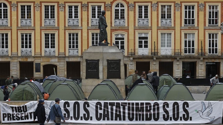 Líderes campesinos del Catatumbo acampan en la Plaza de Bolívar en Bogotá