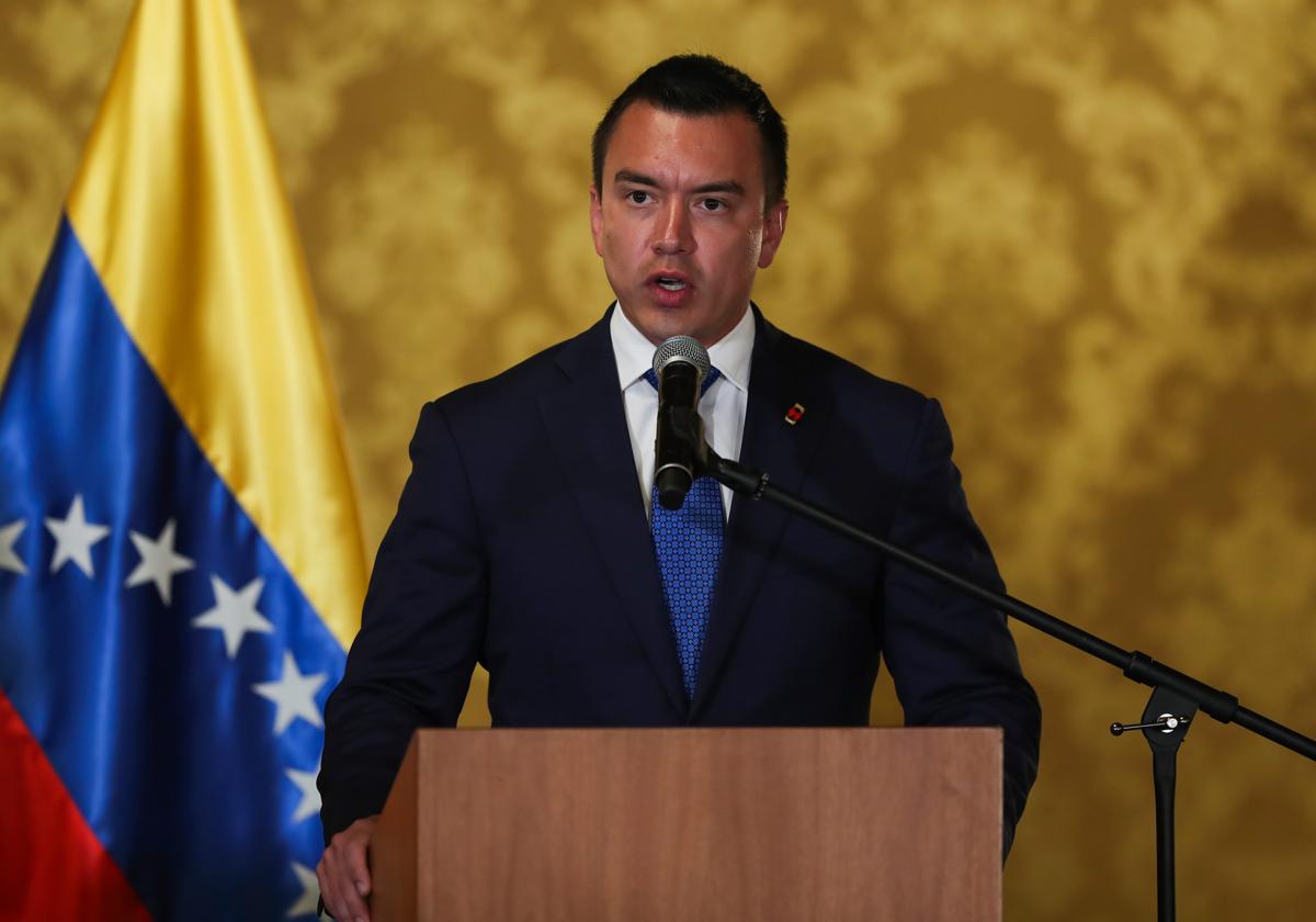 El presidente de Ecuador, Daniel Noboa, habla en el Palacio de Gobierno en Quito