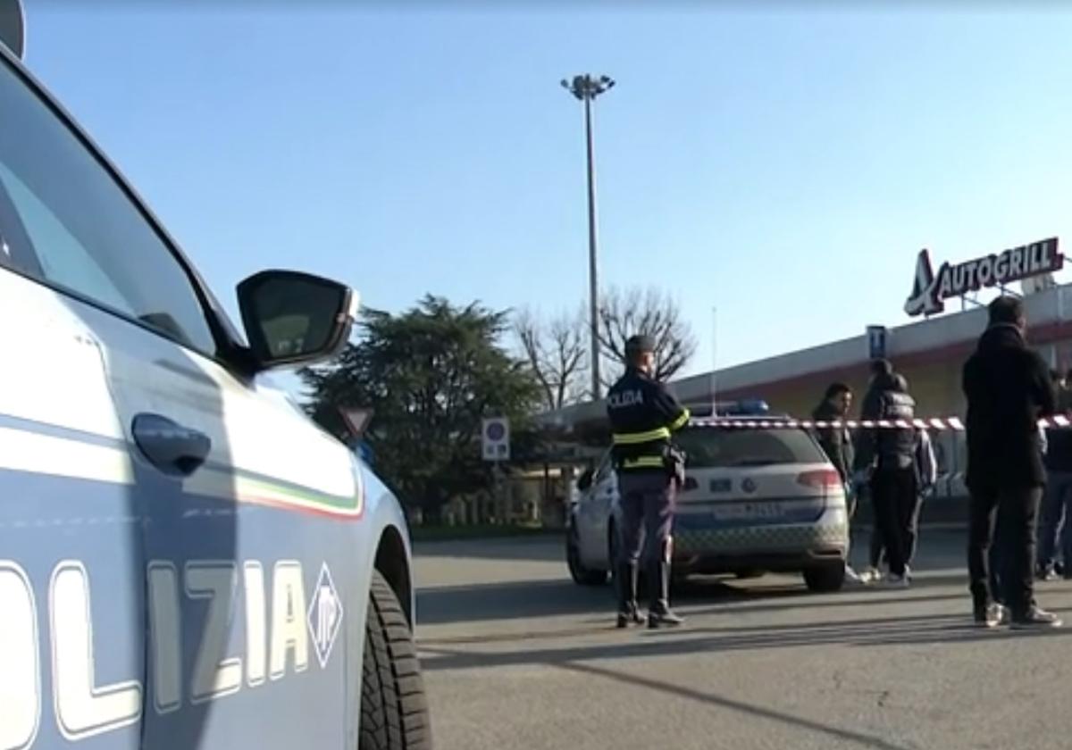 La Policía en la estación de servicio