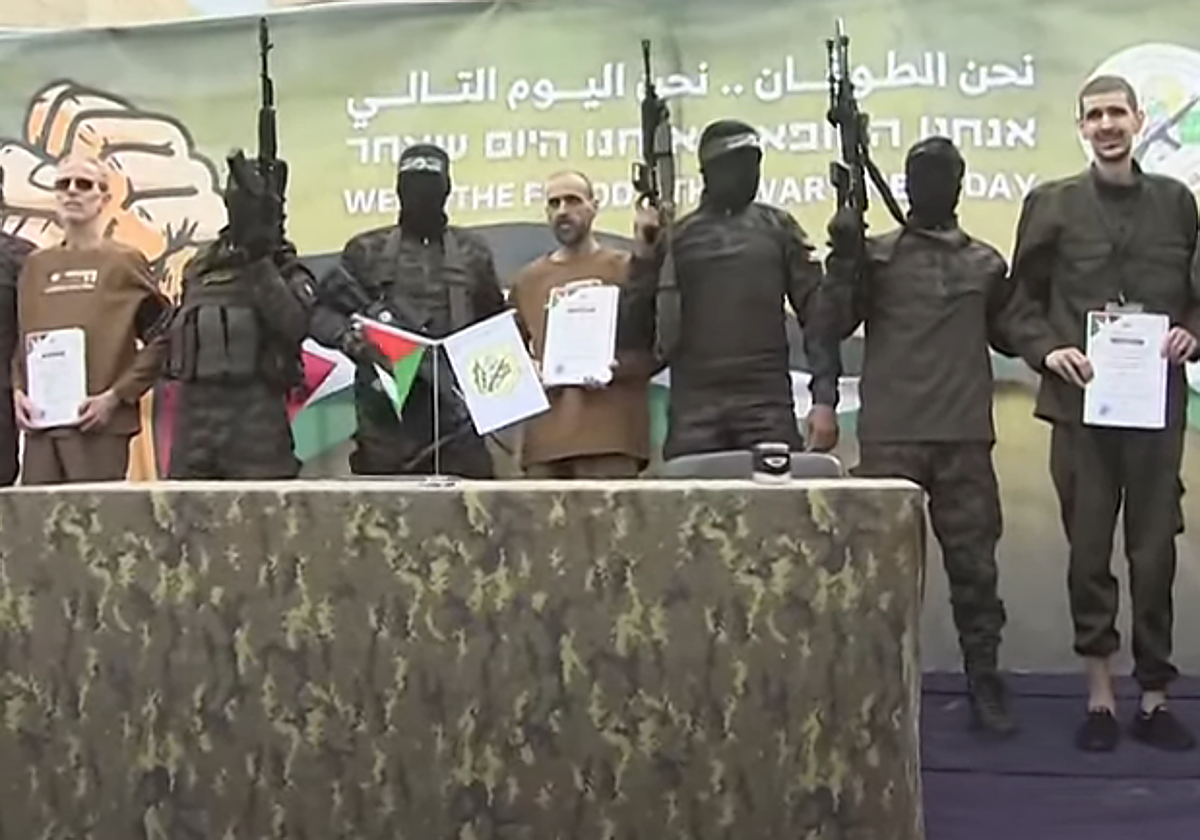 Los tres rehenes liberados este sábado