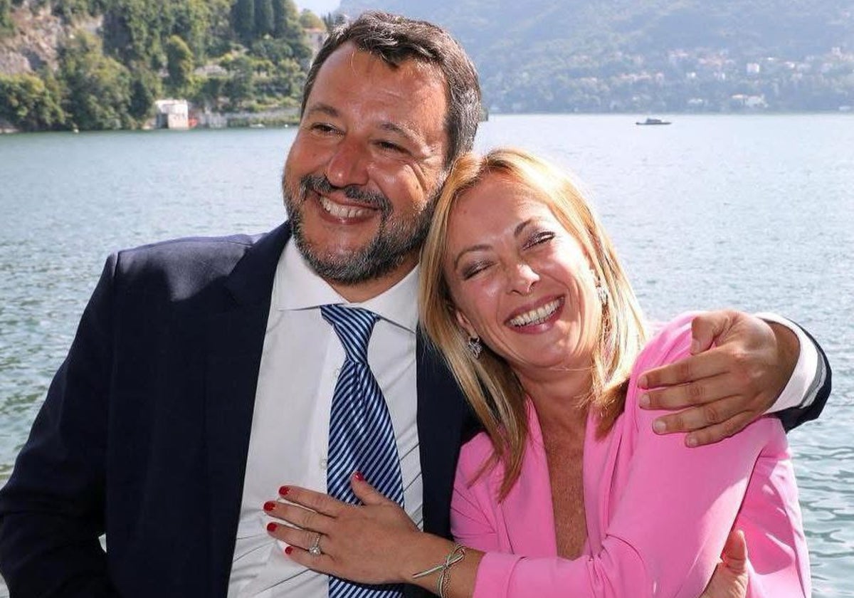 La primera ministra de Italia, Giorgia Meloni junto a Matteo Salvini