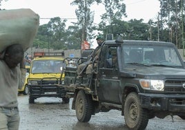 La guerrilla del M-23 toma un aeropuerto clave del Congo mientras su presidente busca ayuda exterior