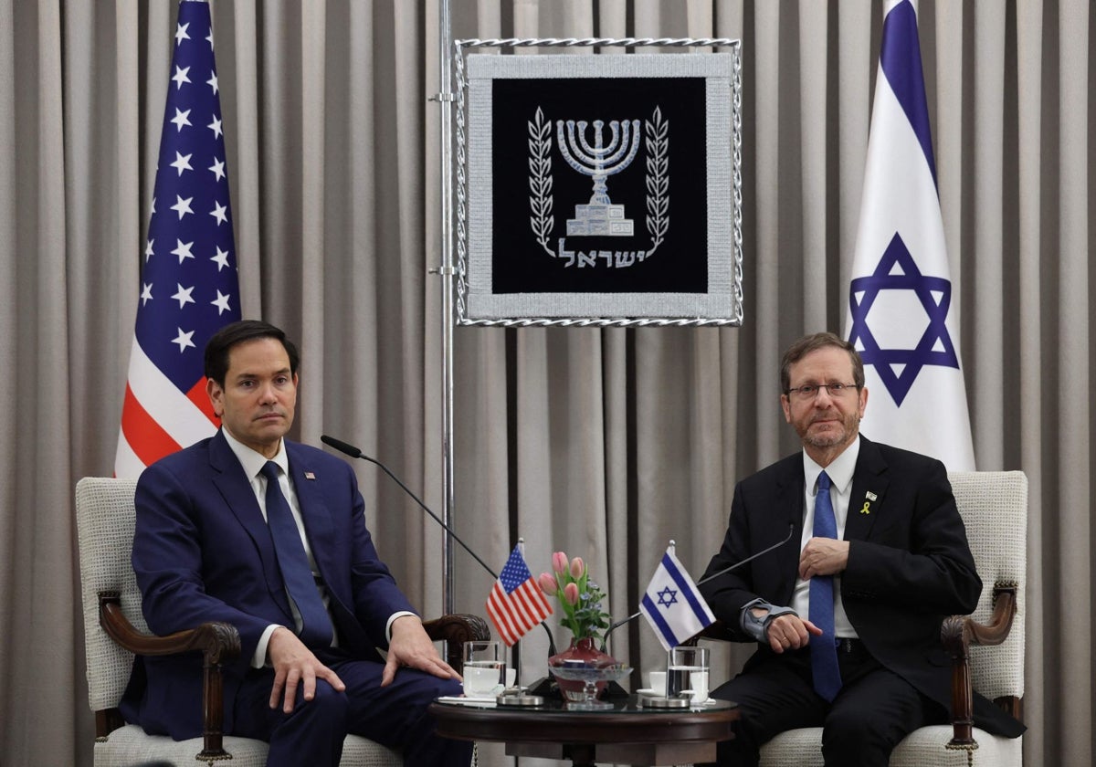 El secretario de Estado de Estados Unidos, Marco Rubio (izq.), se reúne con el presidente de Israel, Isaac Herzog, en Jerusalén