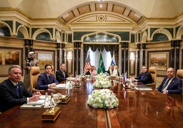 EE.UU. y Rusia sientan las bases de las negociaciones de paz al margen de Ucrania y la UE