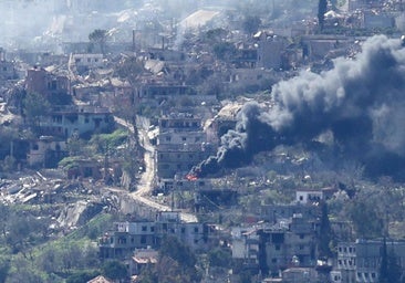 El Ejército israelí se retira del Líbano excepto de cinco lugares clave