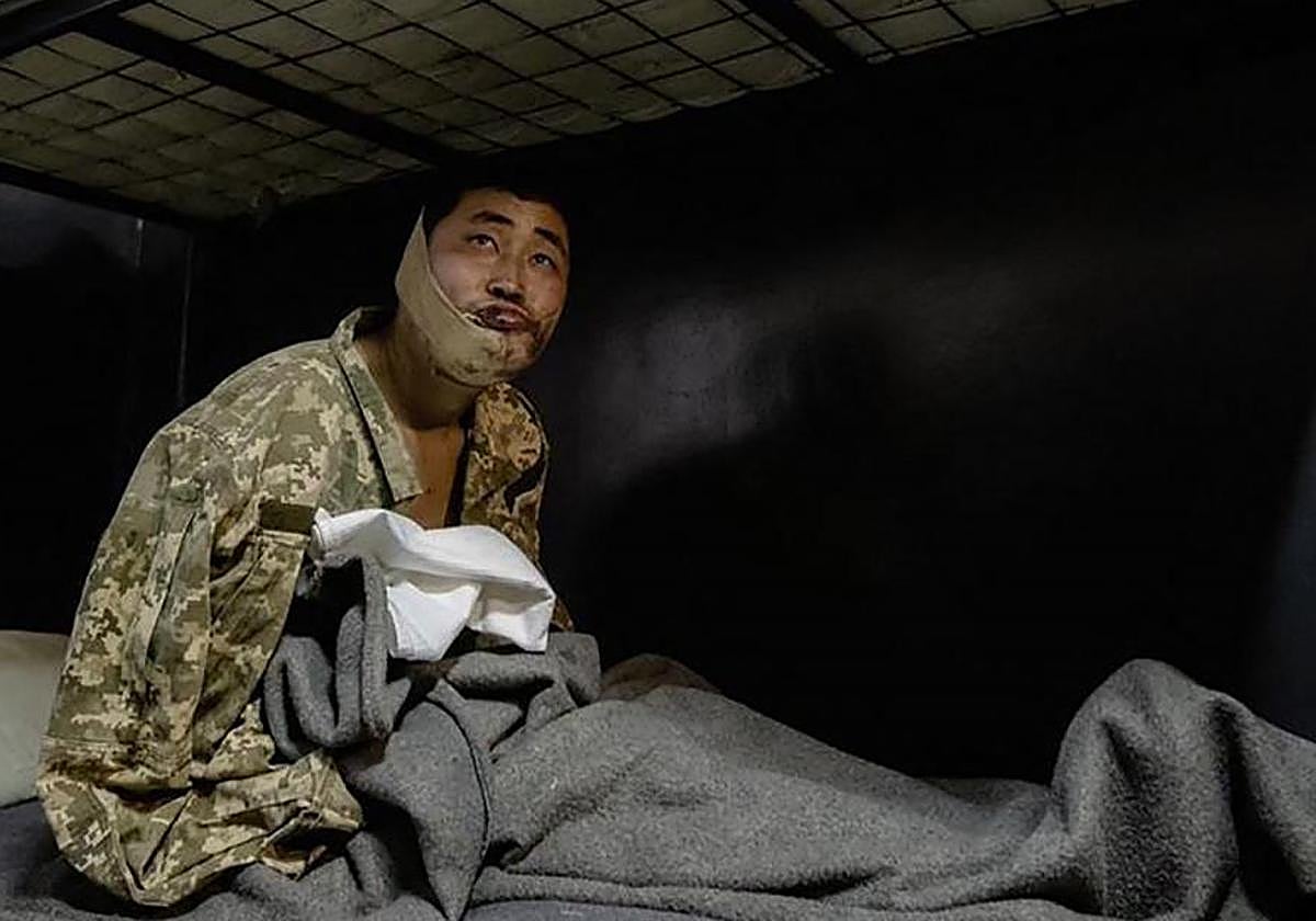 Una fotografía difundida el 11 de enero desde la cuenta de Telegram de Volodimir Zelenski muestra a un soldado norcoreano detenido por las autoridades ucranianas