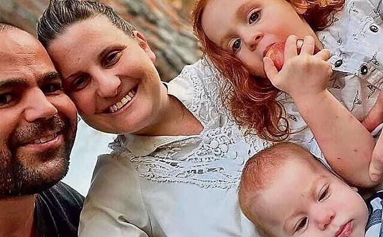 Imagen principal - La familia Bibas, secuestrada por Hamás en el ataque del 7 de octubre