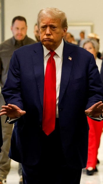 ¿Por qué Trump está obligando a Ucrania a pagar por una guerra que no comenzó?