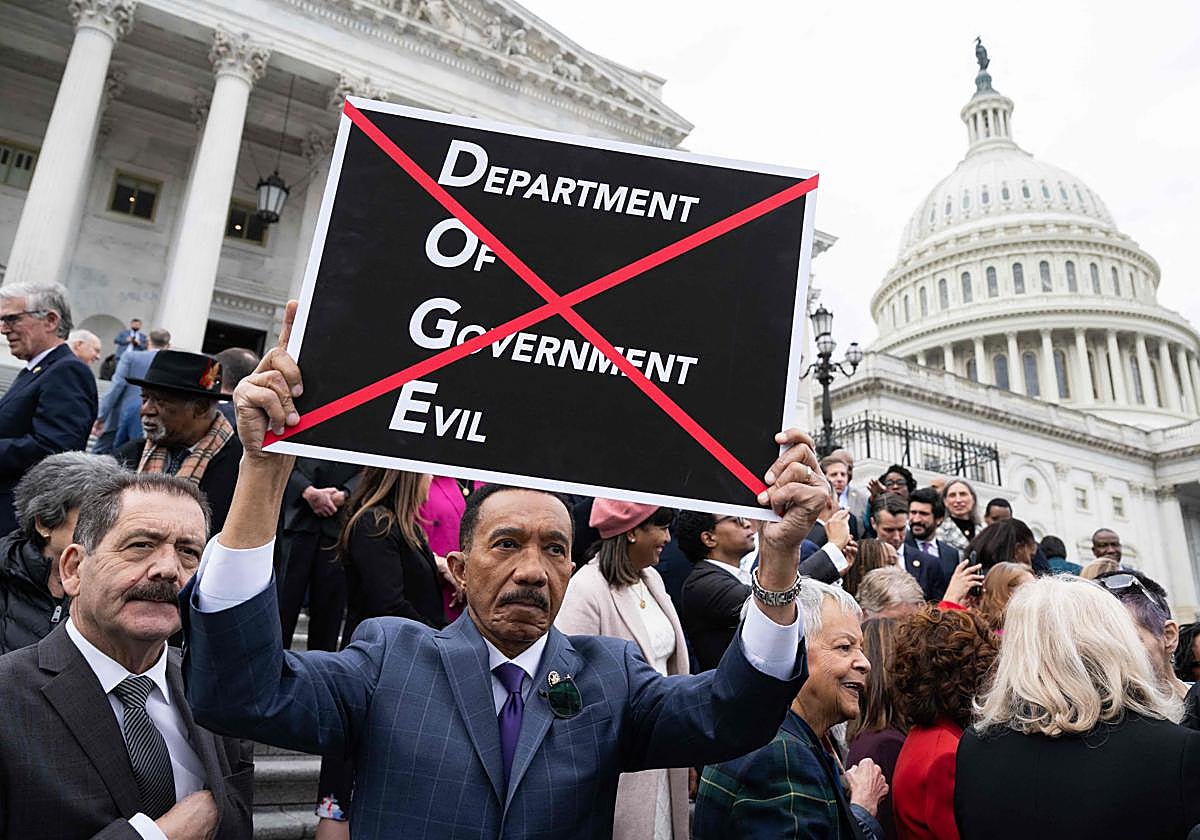 Protesta contra el trabajo del Departamento de Elon Musk