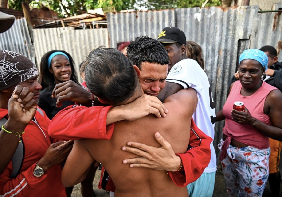 Presos políticos cubanos del 11-J se reencuentran con familiares tras ser excarcelados