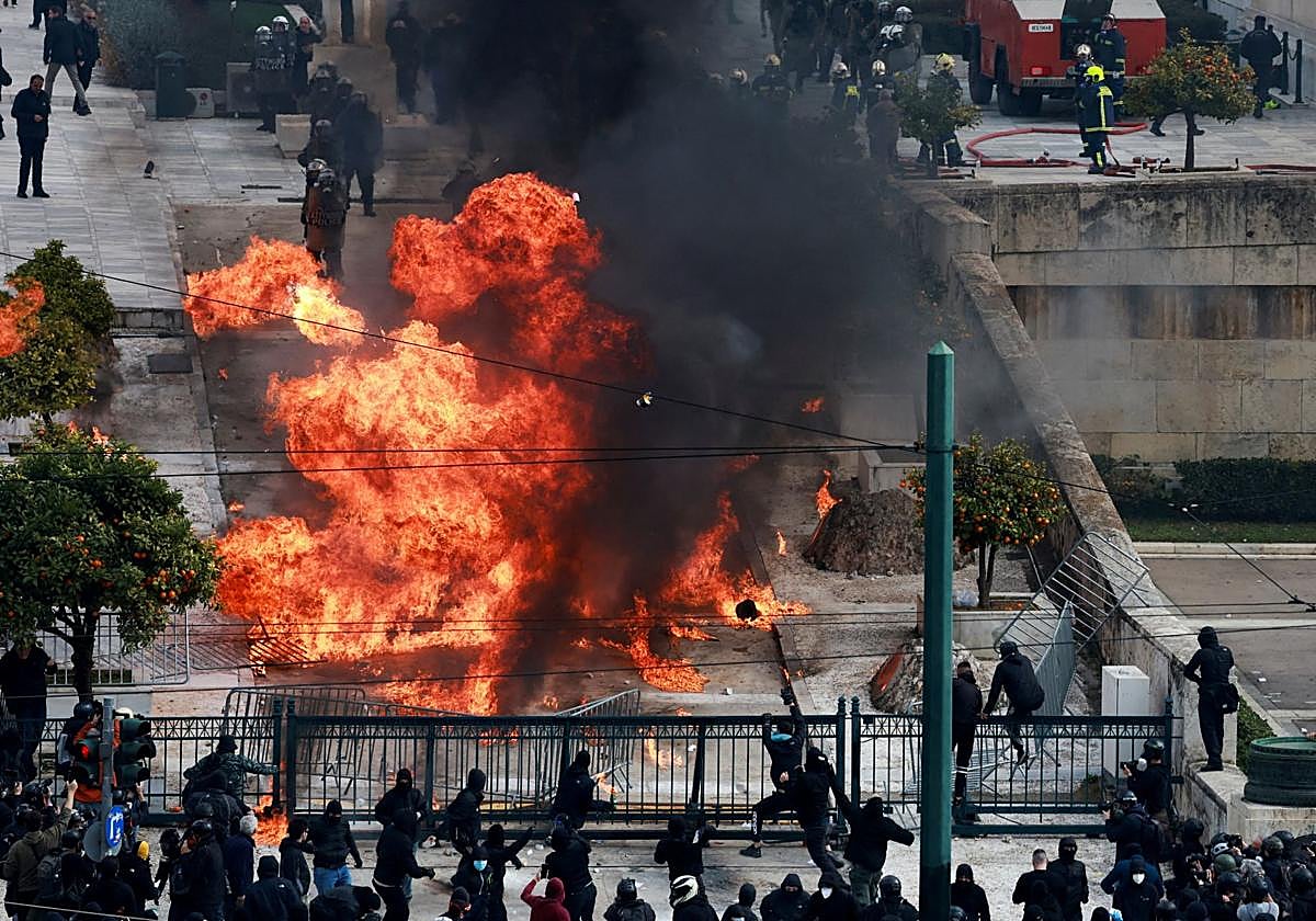 Altercados producidos por los manifestantes en las calles de Grecia