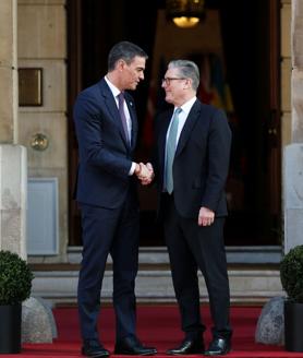 Imagen secundaria 2 - El primer ministro británico, Keir Starmer, acoge una reunión bilateral con su homóloga italiana, Giorgia Meloni, y posteriormente recibe a los líderes europeos en Lancaster House, entre ellos, el presidente francés Emmanuel Macron y el jefe del Ejecutivo español, Pedro Sánchez