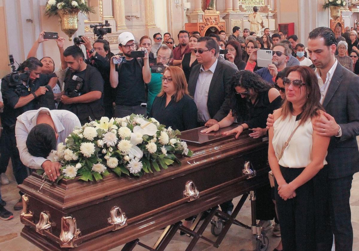 Funeral de la aspirante a alcaldesa, Bertha Gisela, asesinada a balazos en Guanajuato
