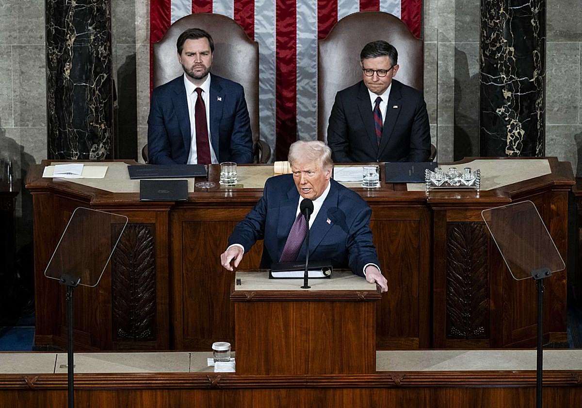 Trump emitió el anual discurso a el Estado de la Unión en el Capitolio